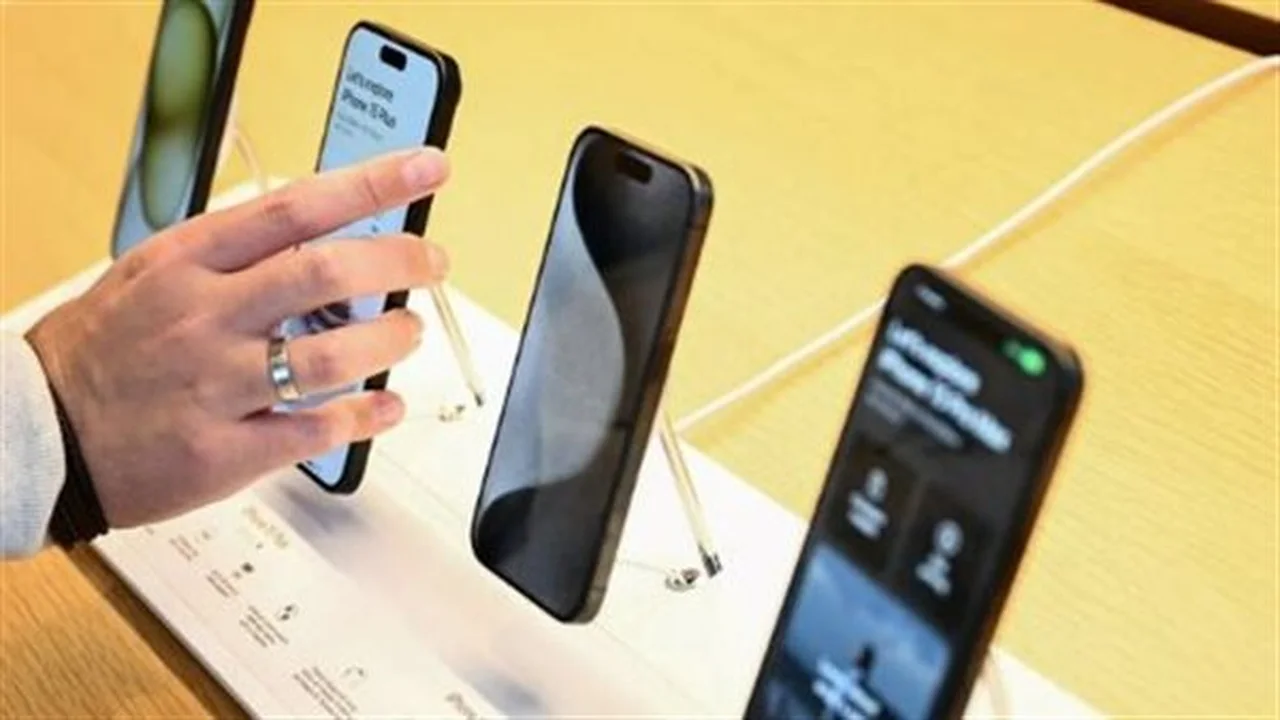 شروط التمويل.. تسهيلات تقسيط أجهزة المحمول للمغتربين عبر البنوك المصرية